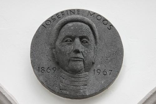 Josefine Moos