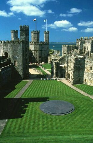 Carnavon Castle, Wales
@CelticMyths