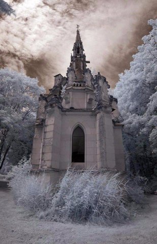 Château de la Mothe-Chandeniers in the snow, France.