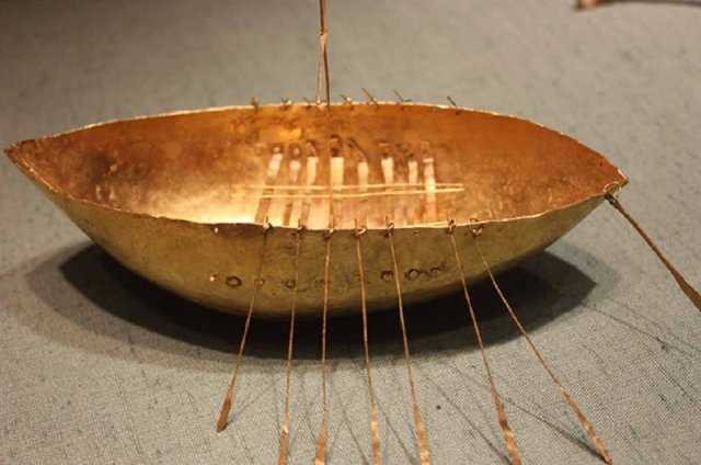 Gold torc & hoard found near Broighter, in County Derry, Northern Ireland; 1st century.
The torc, which is decorated in La Tène style, was found with other items such as gold neck chains, a model bo